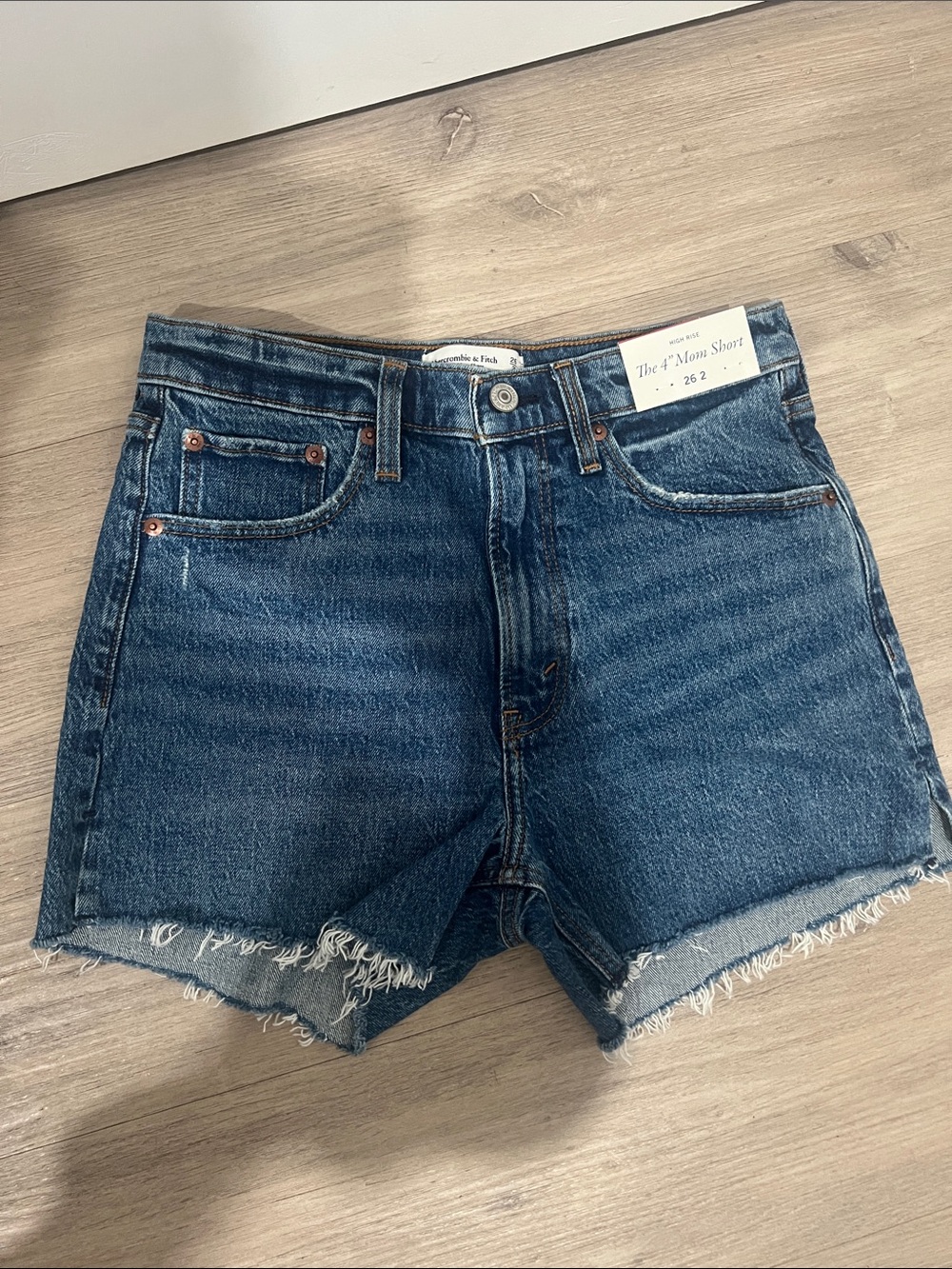 Abercrombie & Fitch The 4" Mom Short Denim Shorts Size 26